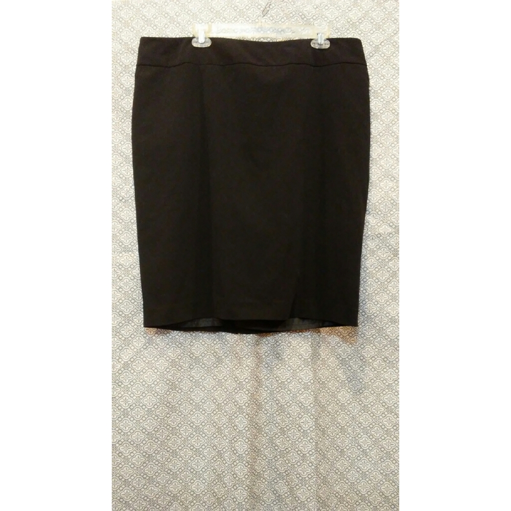Mossimo Stretch Skirt .